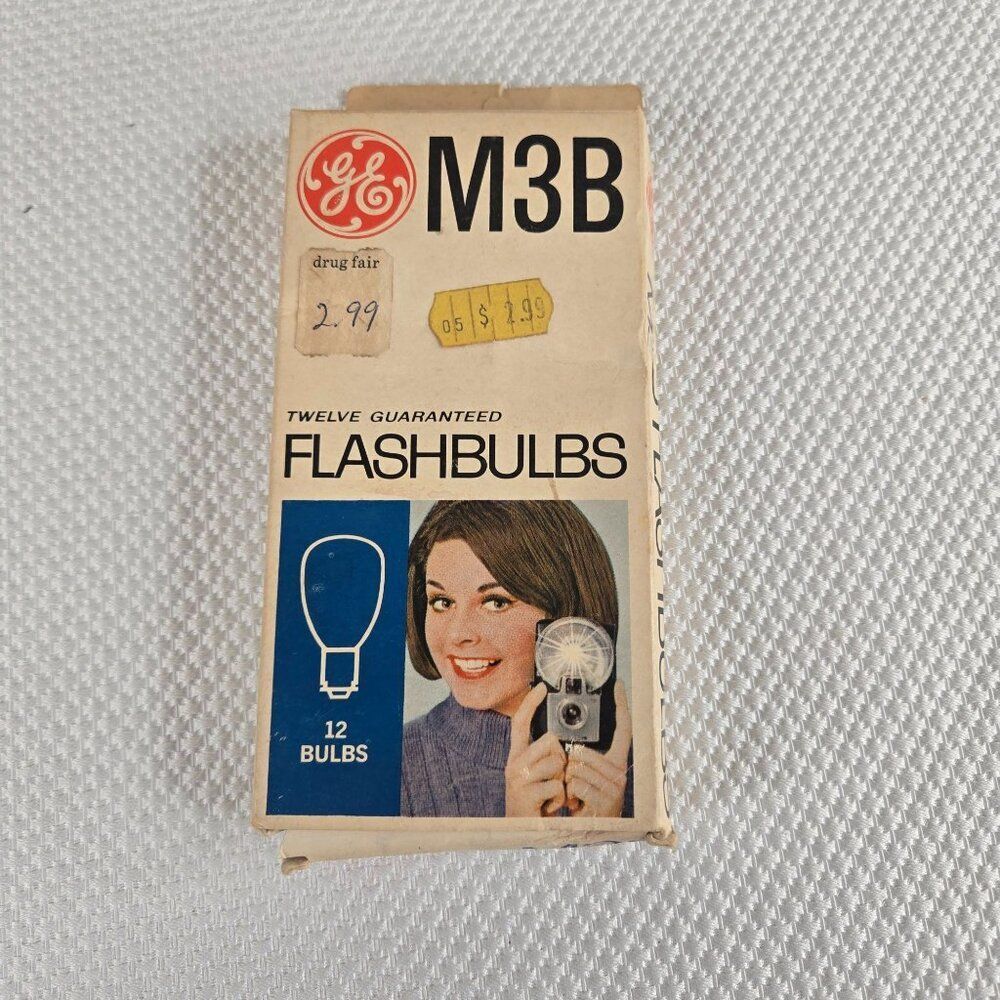 Vintage GE M3B Flashbulbs 11 Count Vintage Photography Made In USA